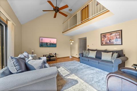 4585 Olmstead Dr, Hoffman Estates, IL 60192 photo 2