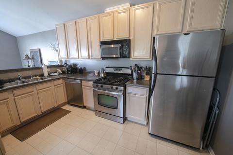 2247 Daybreak Dr, Aurora, IL 60503 photo 6
