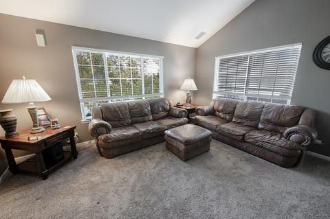 2247 Daybreak Dr, Aurora, IL 60503 photo 4