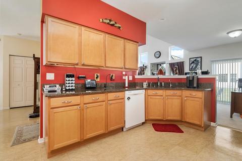 21546 Eich Dr, Crest Hill, IL 60403 photo 4
