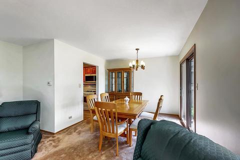 935 Rosedale Ln, Hoffman Estates, IL 60169 photo 7
