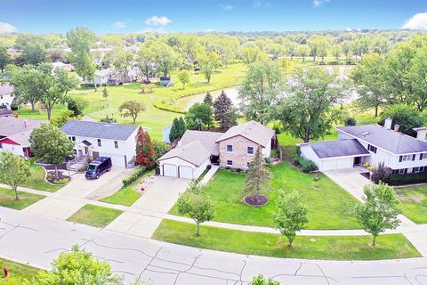 935 Rosedale Ln, Hoffman Estates, IL 60169 photo 2