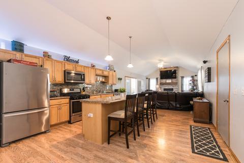 2313 Manor Ln, Mchenry, IL 60051 photo 2