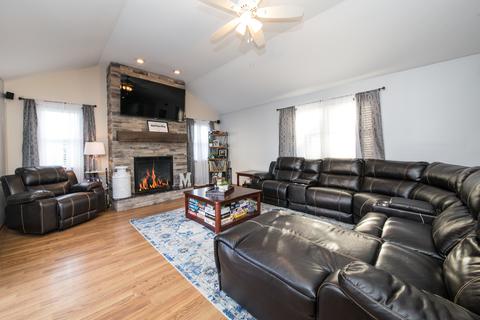 2313 Manor Ln, Mchenry, IL 60051 photo 4