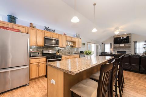 2313 Manor Ln, Mchenry, IL 60051 photo 3