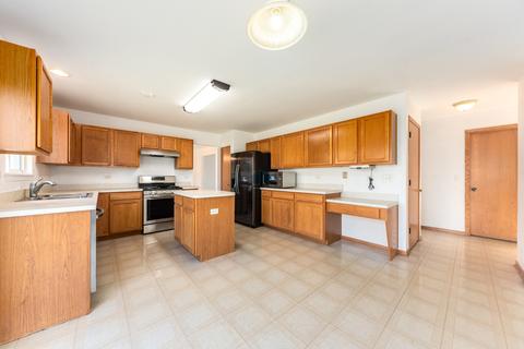 1312 Burns Ct, Minooka, IL 60447 photo 9