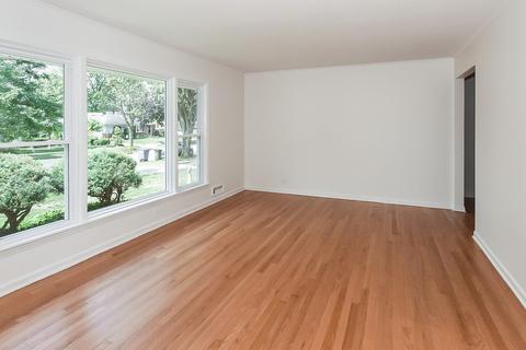 65 S Meyer Ct, Des Plaines, IL 60016 photo 5