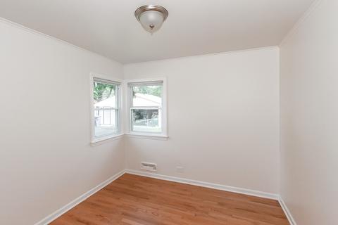 65 S Meyer Ct, Des Plaines, IL 60016 photo 17