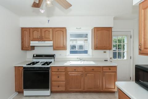 65 S Meyer Ct, Des Plaines, IL 60016 photo 11