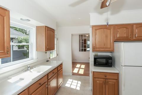 65 S Meyer Ct, Des Plaines, IL 60016 photo 10