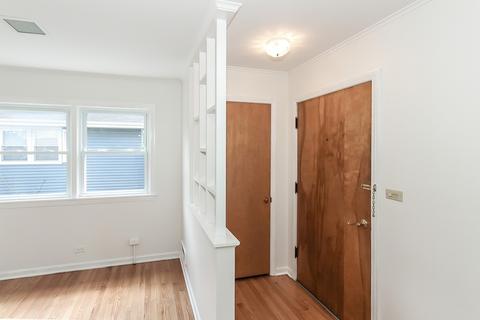 65 S Meyer Ct, Des Plaines, IL 60016 photo 4