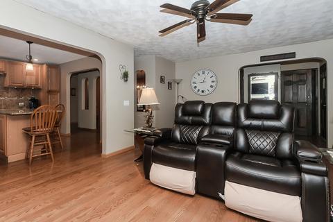 705 Carol Ave, Elgin, IL 60123 photo 14
