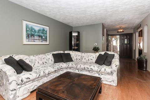 705 Carol Ave, Elgin, IL 60123 photo 7