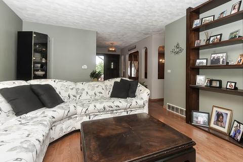 705 Carol Ave, Elgin, IL 60123 photo 6