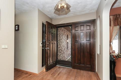 705 Carol Ave, Elgin, IL 60123 photo 3