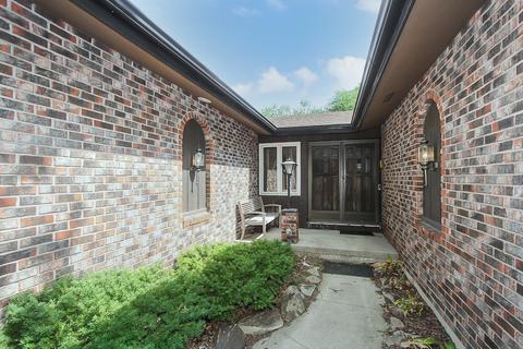 705 Carol Ave, Elgin, IL 60123 photo 2