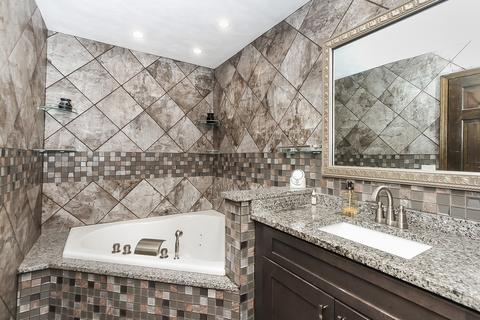 705 Carol Ave, Elgin, IL 60123 photo 16