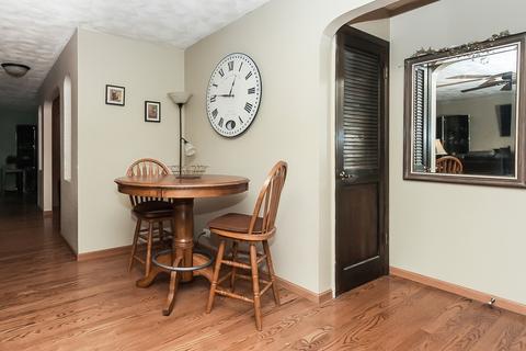 705 Carol Ave, Elgin, IL 60123 photo 12