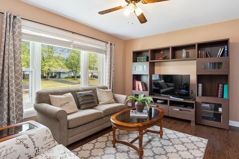 110 Davis Ct, Bolingbrook, IL 60440 photo 3