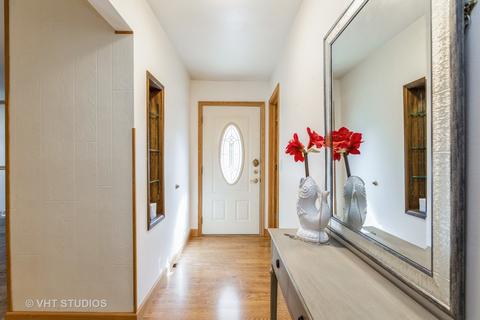 627 Gaslight Dr, Algonquin, IL 60102 photo 2