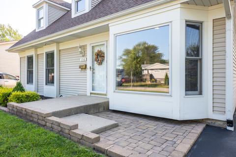 156 W Norman Ln, Wheeling, IL 60090 photo 3