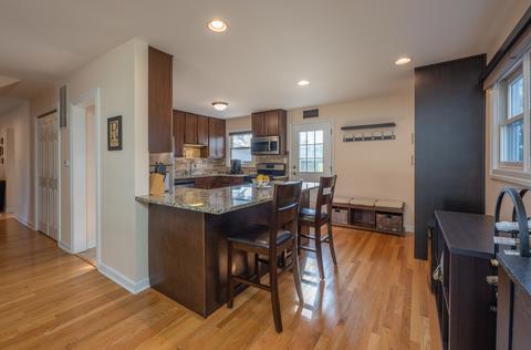156 W Norman Ln, Wheeling, IL 60090 photo 9