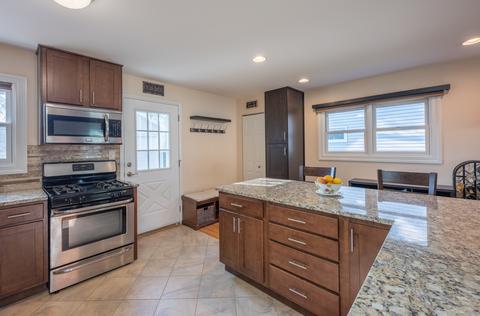 156 W Norman Ln, Wheeling, IL 60090 photo 11