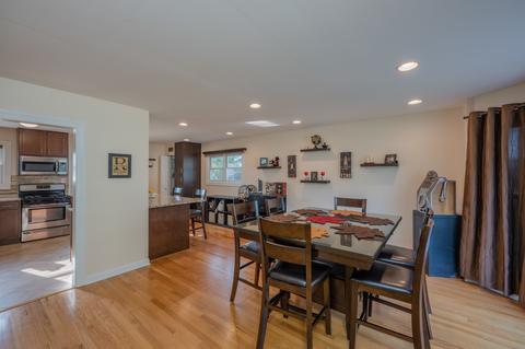 156 W Norman Ln, Wheeling, IL 60090 photo 8