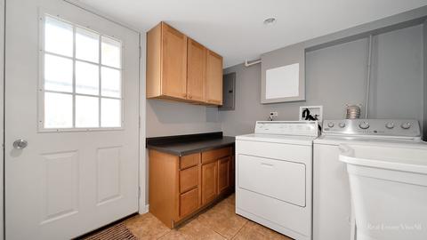 1069 Seymour Ave, Des Plaines, IL 60016 photo 17