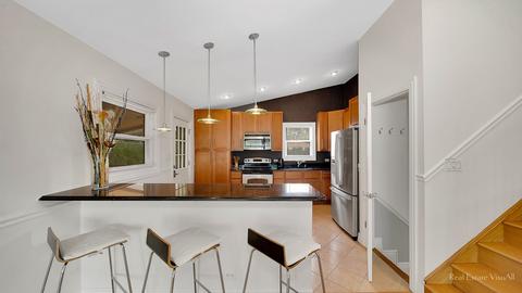 1069 Seymour Ave, Des Plaines, IL 60016 photo 5