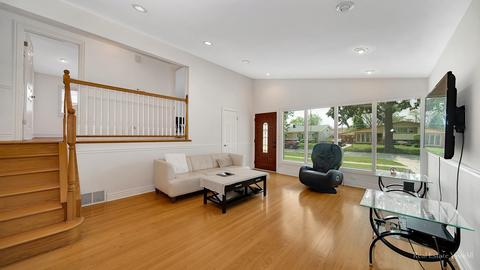 1069 Seymour Ave, Des Plaines, IL 60016 photo 7