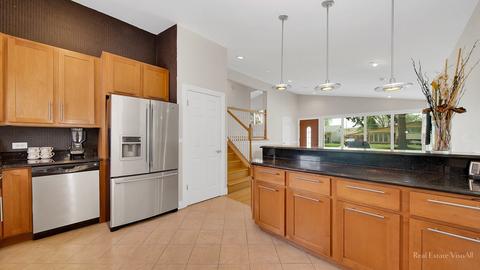 1069 Seymour Ave, Des Plaines, IL 60016 photo 4