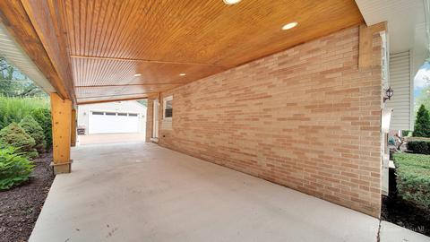 1069 Seymour Ave, Des Plaines, IL 60016 photo 2