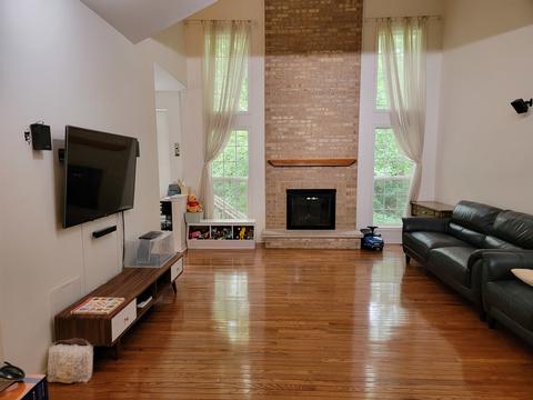 2150 Yale Cir, Hoffman Estates, IL 60192 photo 2