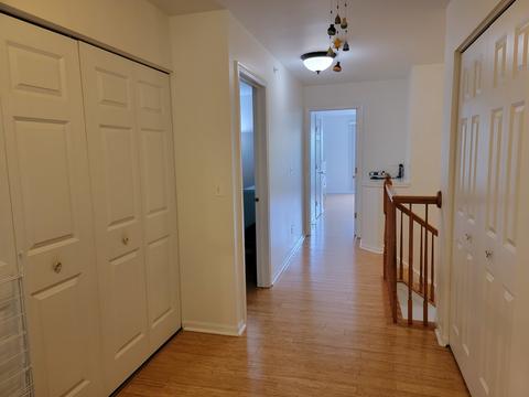 2150 Yale Cir, Hoffman Estates, IL 60192 photo 3