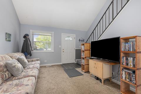 3362 Fox Hill Rd, Aurora, IL 60504 photo 2