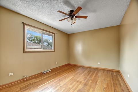 8228 S Ferdinand Ave, Bridgeview, IL 60455 photo 12