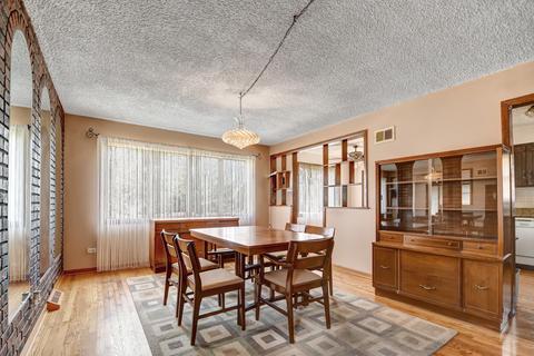 8228 S Ferdinand Ave, Bridgeview, IL 60455 photo 2