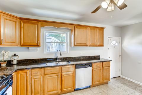 515 W Memory Ln, Addison, IL 60101 photo 8