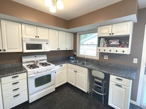 2350 Gale Ln, Elgin, IL 60123 photo 9