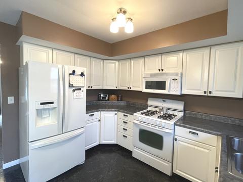2350 Gale Ln, Elgin, IL 60123 photo 8