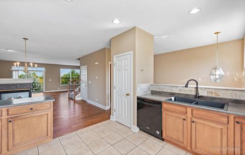 4260 Drexel Ave, Aurora, IL 60504 photo 9