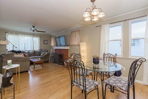 1219 E Oakland Ave, Bloomington, IL 61701 photo 2