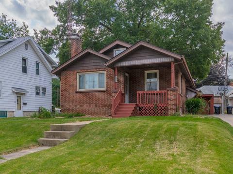 1219 E Oakland Ave, Bloomington, IL 61701 photo 1