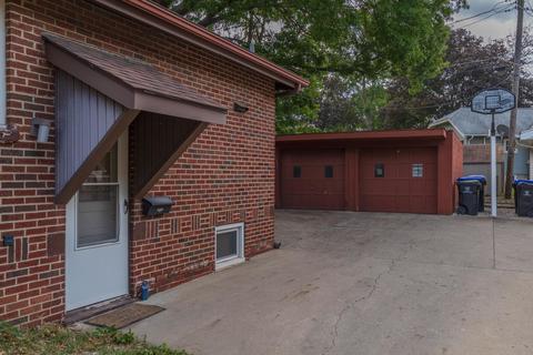 1219 E Oakland Ave, Bloomington, IL 61701 photo 21