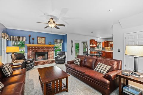 411 Hackney Ln, Oswego, IL 60543 photo 9