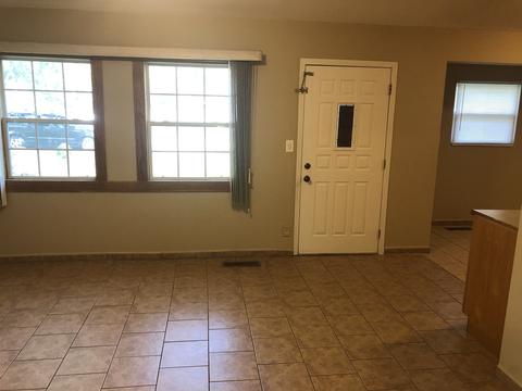 357 S Longwood Dr, Kankakee, IL 60901 photo 3