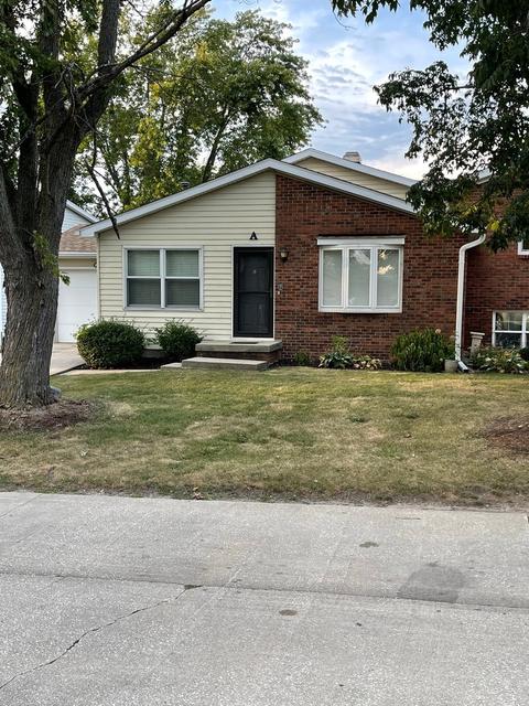 1558 Hunt Dr #A, Normal, IL 61761 photo 2