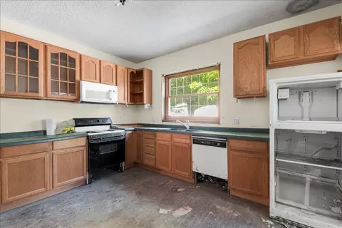 331 E Sangamon Ave, Rantoul, IL 61866 photo 4
