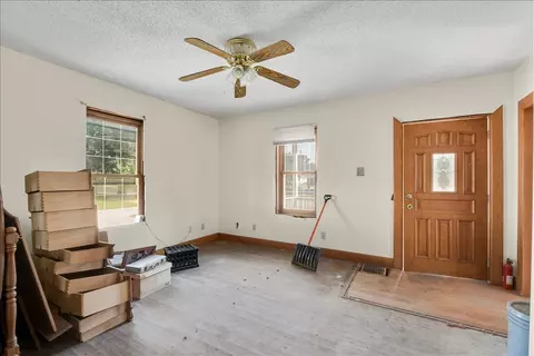 331 E Sangamon Ave, Rantoul, IL 61866 photo 5